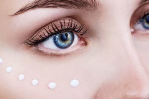 5 lưu ý quan trọng khi dùng kem mắt giúp chăm sóc hoàn hảo vùng da nhạy cảm này