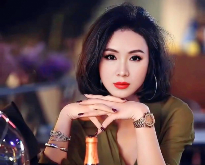 Hồng Diễm khiến dân tình bấn loạn khi họa mặt phong cách bad girl cá tính sành điệu