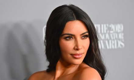 Kim Kardashian ăn tiệc sau khi độc thân