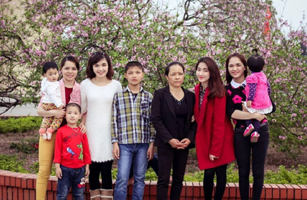 Mẹ ruột Hòa Minzy: Người phụ nữ 'lão hóa ngược'