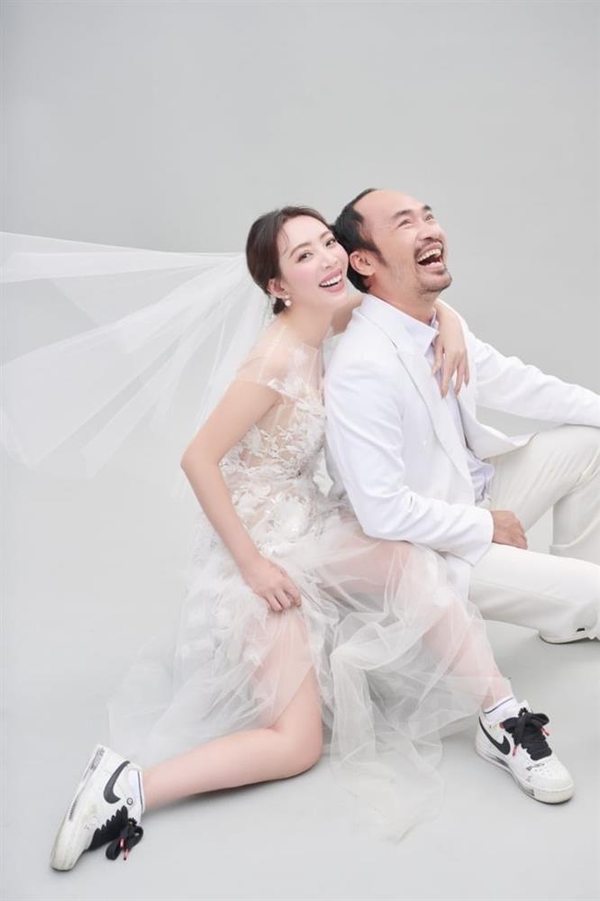 Vợ chồng Thu Trang, Tiến Luật chụp ảnh cưới cùng quý tử điển trai